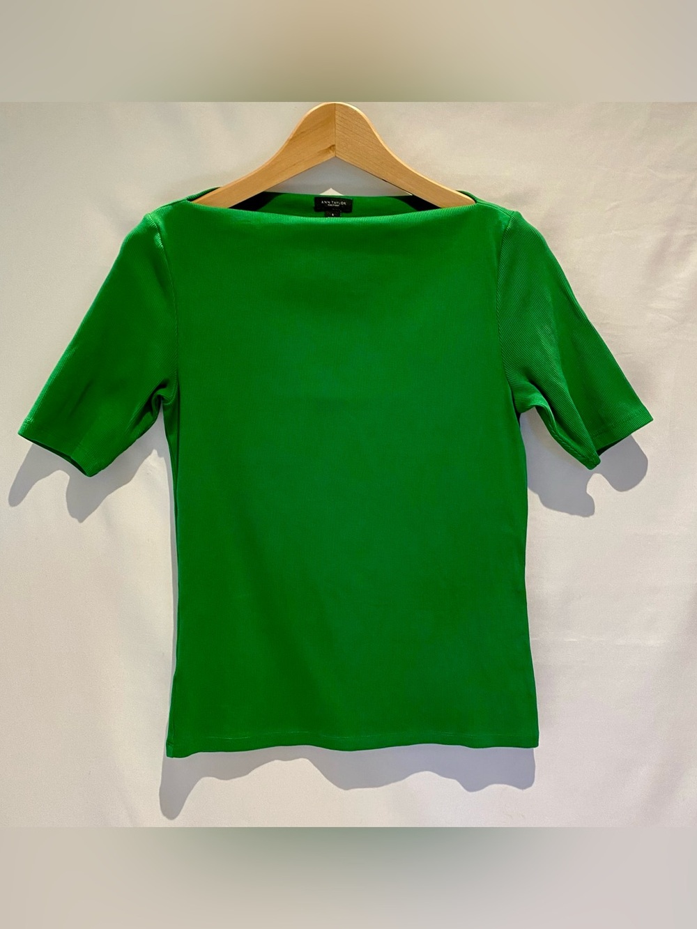 Ann Taylor Boatneck Short Sleeve Top in Green, size S